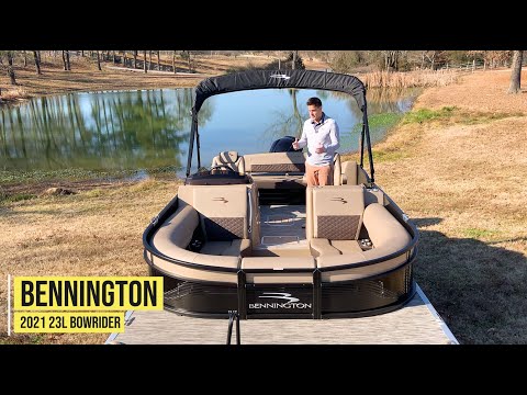 Review of the Bennington 23L Bowrider - Easy Driving.  Great for Entertaining and Watersports.