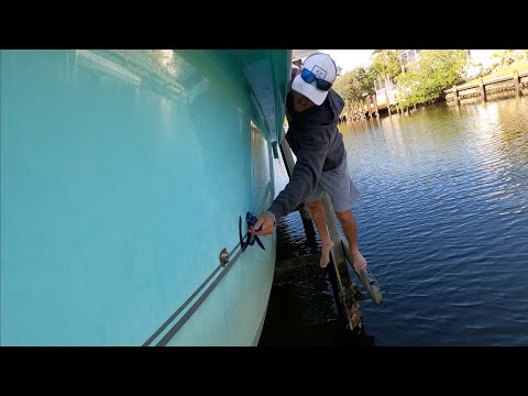 Removing Boat Wrap and Logo From A  Boat Lift!! NOT EASY