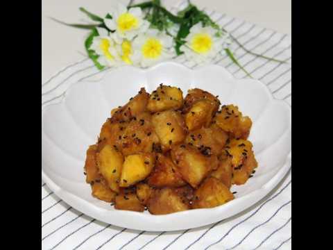 Making Sweet Potato Stew, a side dish made with seasonal vegetables in the fall