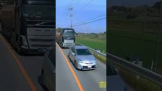 車間距離近過ぎるだろ😅