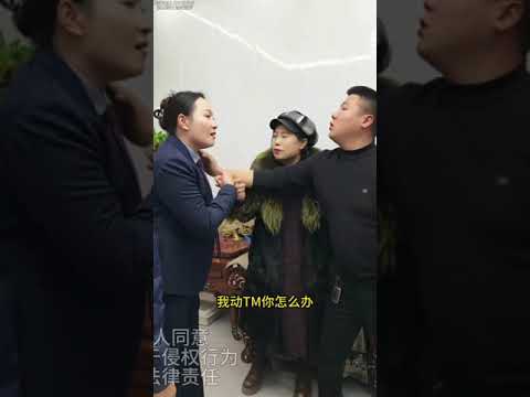 丈夫意外去事后，婆婆和小梳子不仅霸占房产和赔C款， 还将善良的儿媳妇赶出家门 看路老师现场解决 #法律咨询 #婚姻情感 #婆媳关系 #家庭纠纷 #赔偿款   抖音