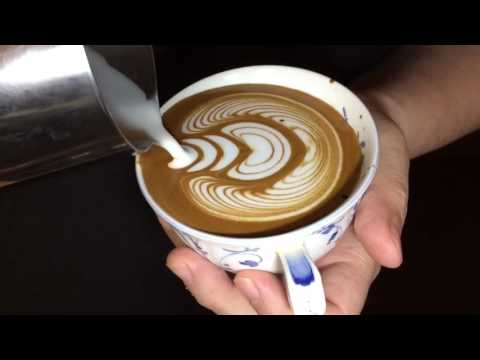 Latte art tulip (turner style)