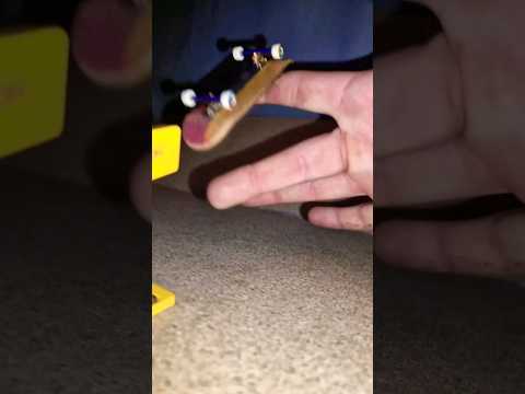 daily fingerboard fun with herzdeckz 💟 #viral #trending #shorts #fingerboarding #shredit #rail