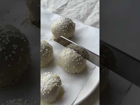 healthy gluten-free sugar cookie truffles! so easy to make and insanely delicious