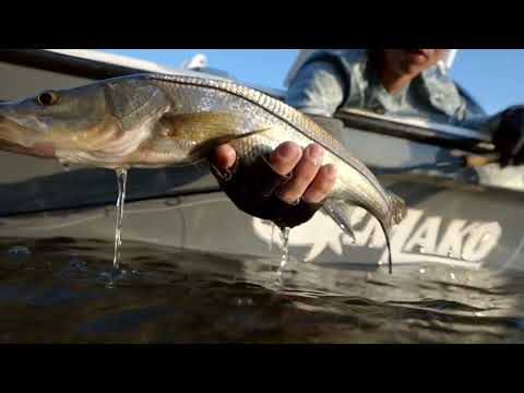 2023 MAKO 18 LTS Inshore Skiff