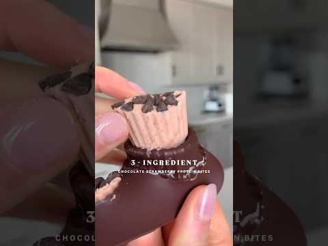 Chocolate Strawberries n' Cream Bites! (low carb + high protein)