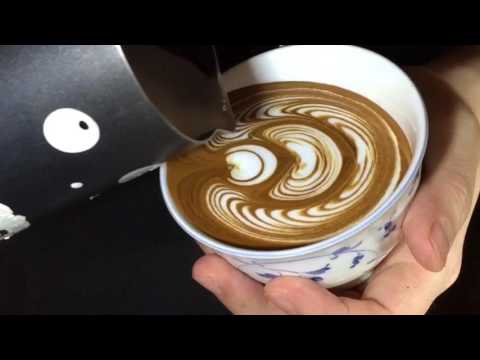 Latte art wing tulip