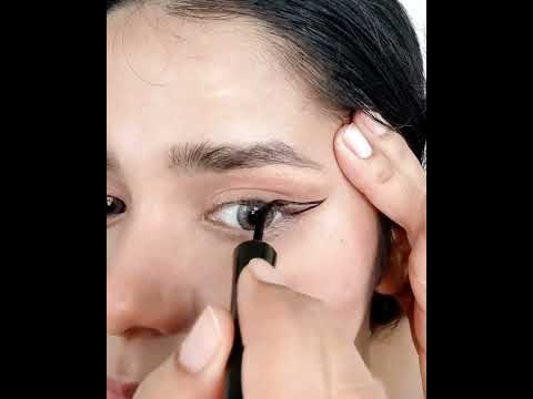 How to Fox Eyeliner #shorts #eyeliner #eyelinertutorial #makeuptutorial #beautyblogger #makeuphacks