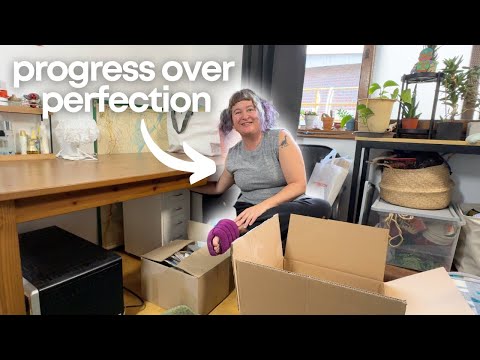 empowering a COLLECTOR to BUILD CONFIDENCE in decluttering 💪 small PROGRESS is STILL PROGRESS!