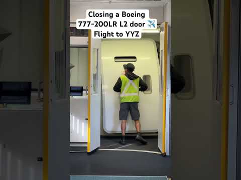 Closing a Boeing 777-200LR L2 door ✈️Flight to YYZ #boeing #door #aviation