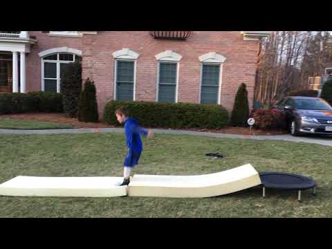 7 YEAR OLD MASTERS FRONTFLIP IN 5 MINUTES!!