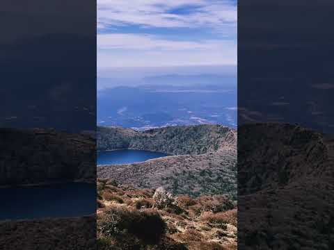 宮崎県えびの高原　韓国岳から見える大浪池と桜島