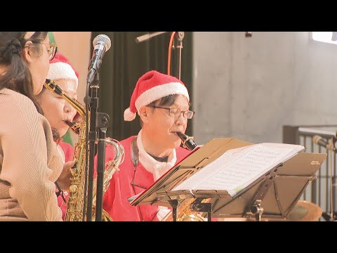 クリスマスを前に小学校でステージや屋台を楽しむイベント　高松市