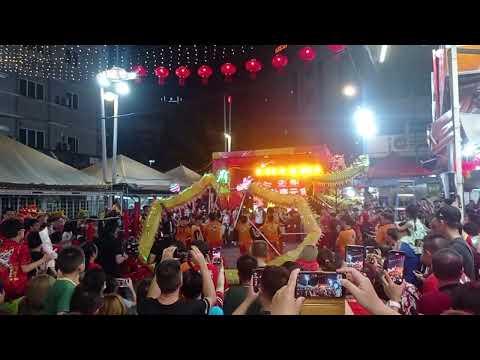 Dragon Dance for Chap Goh Mei 2024 on Jalan Alor