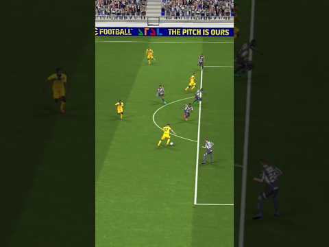 Defenders are confused🔥#football #pes #pesmobile #efootball #shorts #viral #youtubeshorts @fifa