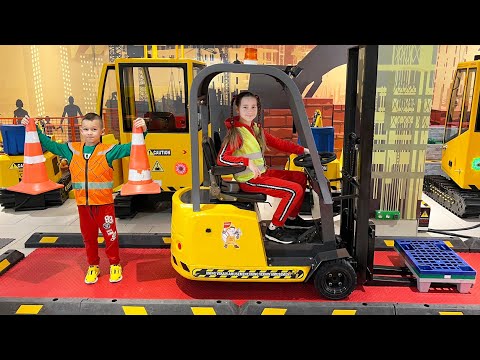 Sofia and Max play with Cars and other adventures on Kids Construction Site