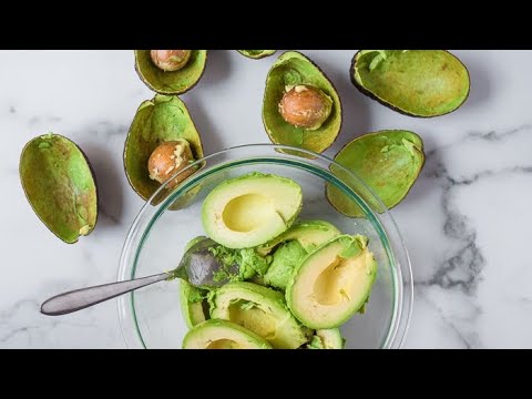 How to remove the avocado pit easily!