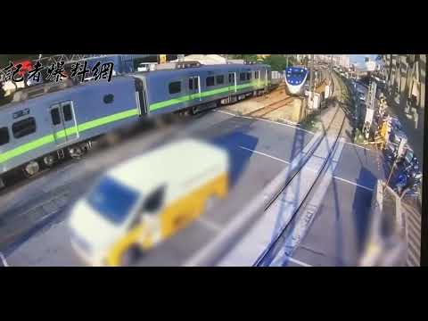 驚險瞬間！廂型車闖已作動平交道　駕駛急打橫閃火車