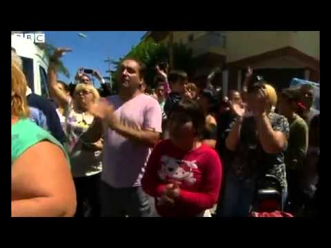 BBC News   Alberto Nisman funeral  Protesters surround cortege in Buenos Aires