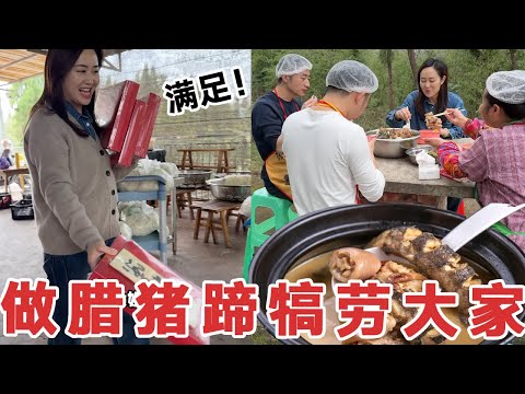 My husband brought cakes to my aunt when he came back from Hangzhou  and my daughter-in-law brought