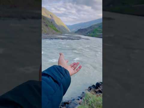 Chenab River Point View, Sissu😍#manali #himachalpradesh #rohtang #ataltunnel #shorts #ytshortsindia