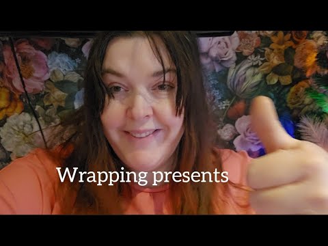 Vlogmas Day 2 | wrap & chat while I sort my baby's presents