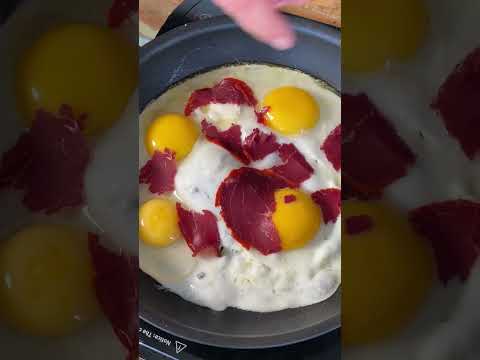 Quick & Tasty Suhur: 10-Minute Eggs and Pastirma Recipe