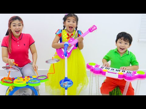 Suri and Sammy Pretend Play many Music Instruments for Kids