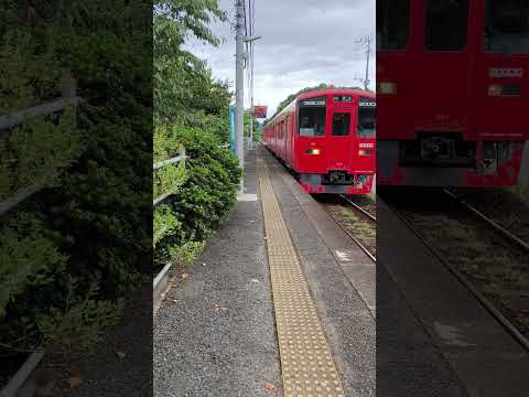 波多浦駅に到着する列車