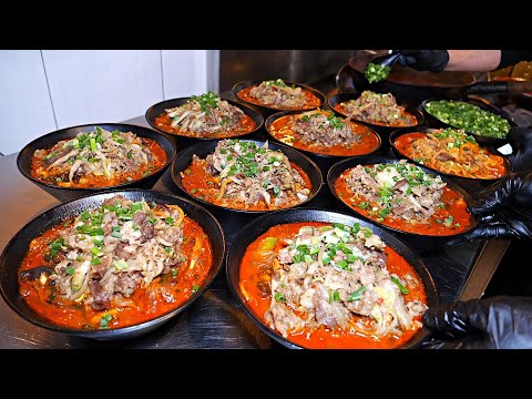 So much meat!! Amazing Chinese spicy beef noodles. Jjamppong, cream shrimp / Korean street food