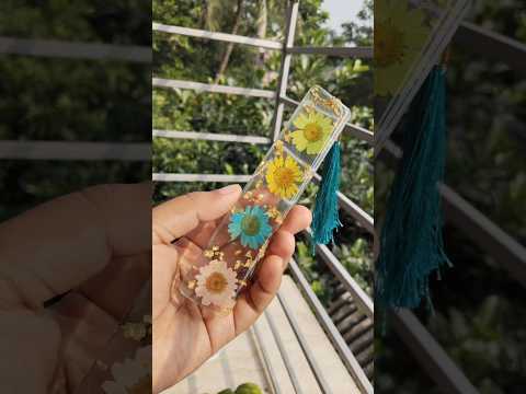 Daisy ফুলের bookmark কেমন লাগলো 🌼 #bookmark #yoursuchana #bookmarkcraft #resinbookmark #shortsfeed