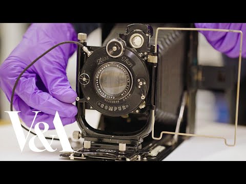 ASMR at the museum | Clicking the shutter on Paneth's plate camera | V&A