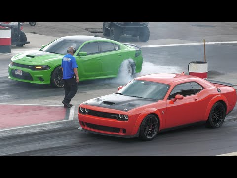 Challenger Hellcat vs Scat Pack - drag racing