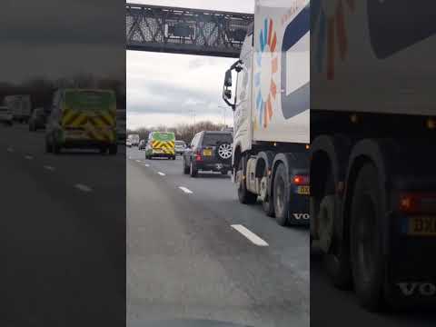 They nearly collided! 😱 The car swerved, the lorry had to brake hard. Dangerous driving 😬