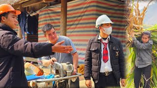 Ly Soan picked corn to eat and then sold it to get money for medical treatment.