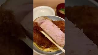 東京で有名な丸七の分厚い焼きカツ丼！月島店は並ばず入れて昼夜やってるのでオススメ！#tonkatsu #katsudon #japanesefood