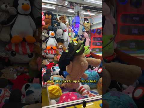 WORLDS BIGGEST CLAW MACHINE WIN! 🕹️🧸 #arcade #clawmachine #arcadegames #shorts