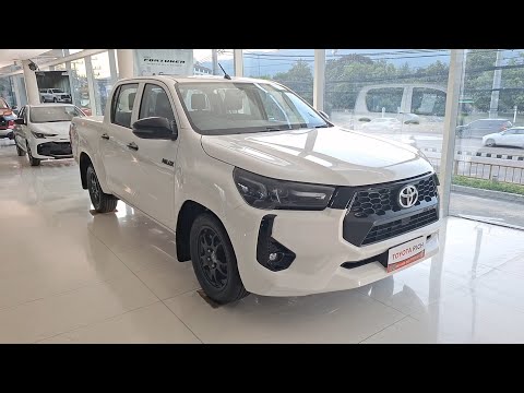 หน้าใหม่สุดหล่อBlackOut พาชม 2024 Toyota Hilux Revo D Z-Edition D-Cab 4x2 2.4 Mid MT สีขาว E5 8.15ส.