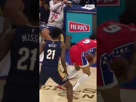 Kelly Oubre Jr. throws down the reverse slam against the Pelicans