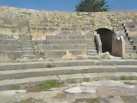 Tunisia Tour 09 步入布拉雷吉Bulla Regia古羅馬劇場 AM 10：21 Apr.18, 2012