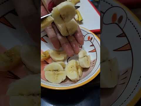 Slicing banana 🍌 #viral #ytshorts #shorts