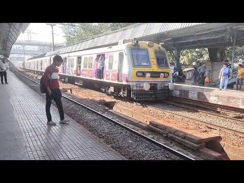 the csmt local train arriving in the railway station video | local train video status in station