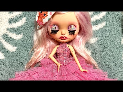 Dressing Blythe with Etsy outfit