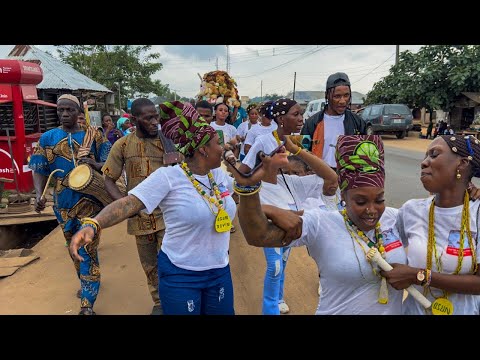 Parading the village with the art of talking drum and Deity praises - Osun festival in Nigeria Ep1