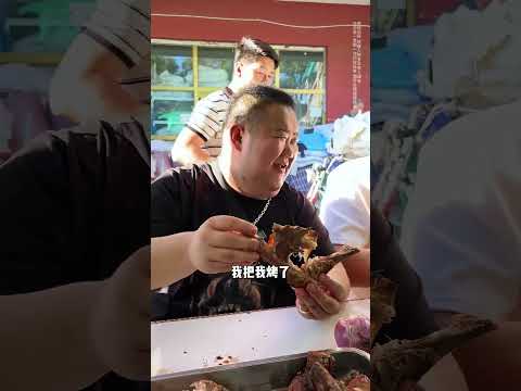 Challenge to spend 780 yuan on Xinjiang's 3-meter-long kebab! It's really enjoyable to hold your mo