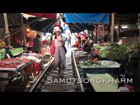 รถไฟมา หลบเร็ว!! Railway market in Thailand @ Samut Songkhram ตลาดร่มหุบ สมุทรสงคราม 2018